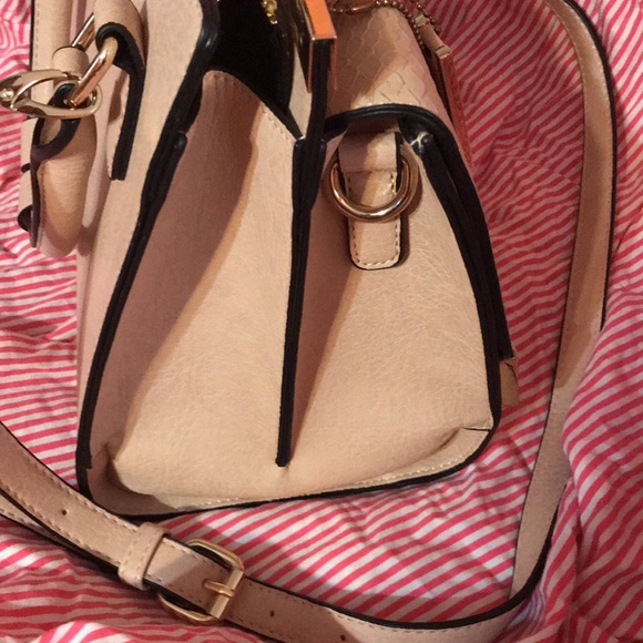 Practically new Small pink handbag. - Picture 7 of 8